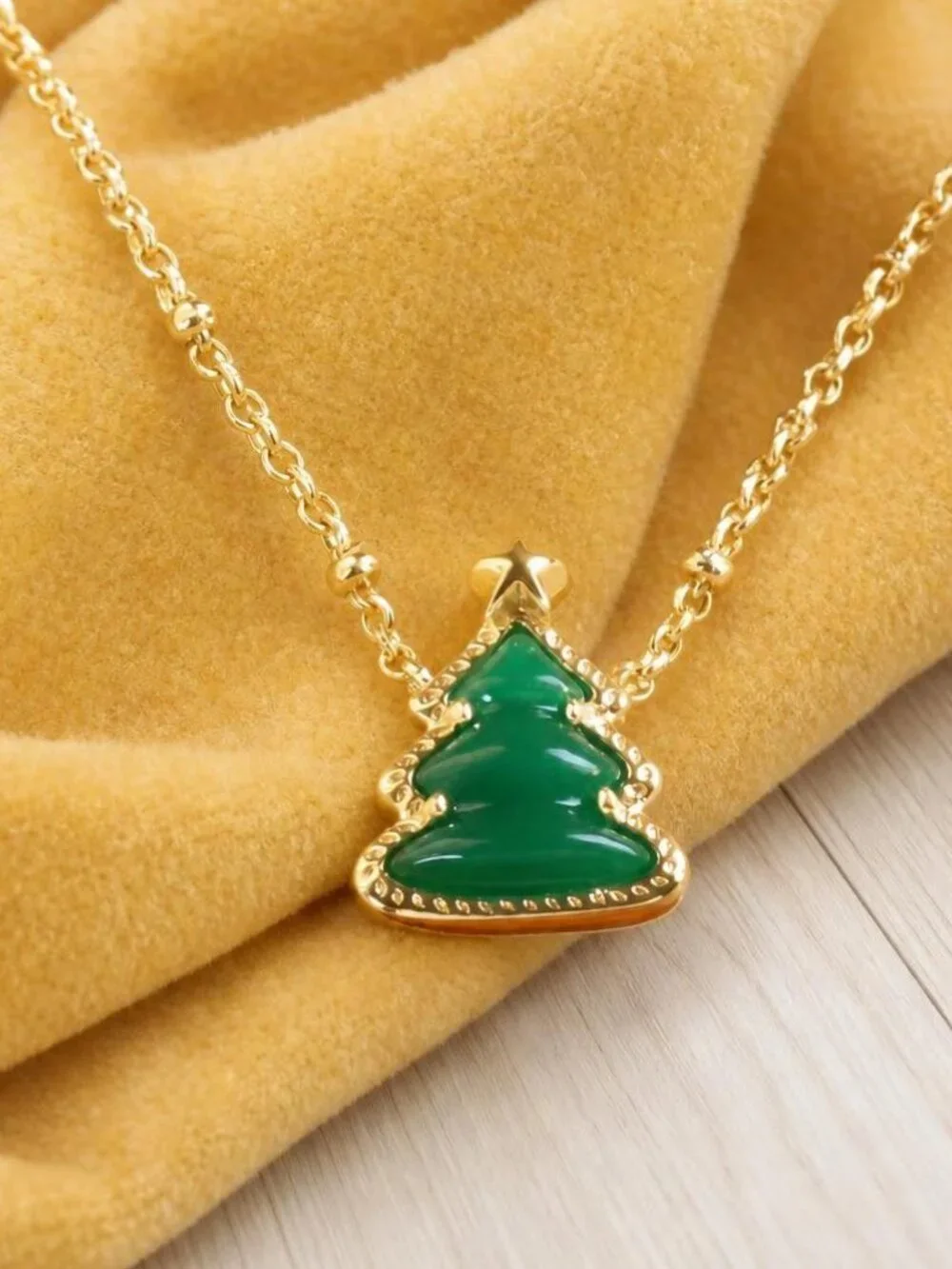 Kendra Scott Holiday Tree Gold Short Pendant Necklace